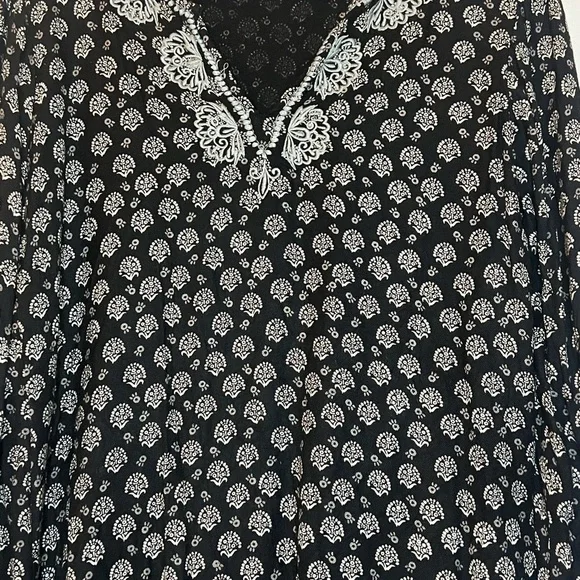 Elegant Black and White Boho Women's Top - Picture 2 of 5